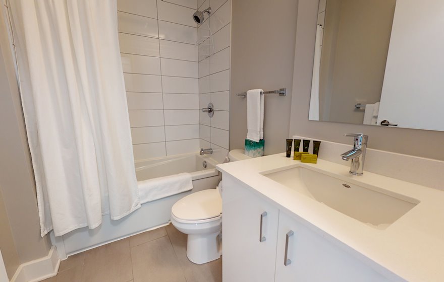 406 Principal Bathroom Soaker Tub Fully Furnished Apartment Suite Ottawa