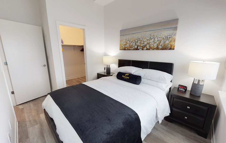 703 Master Bedroom Queen Mattress Fully Furnished Apartment Suite Ottawa