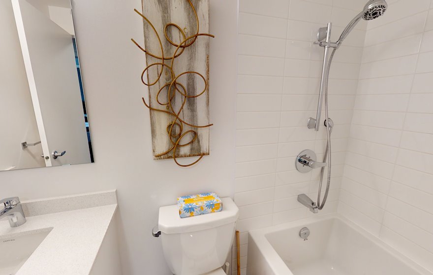 804 - Principal Bathroom Soaker Tub Fully Furnished Apartment Suite Ottawa