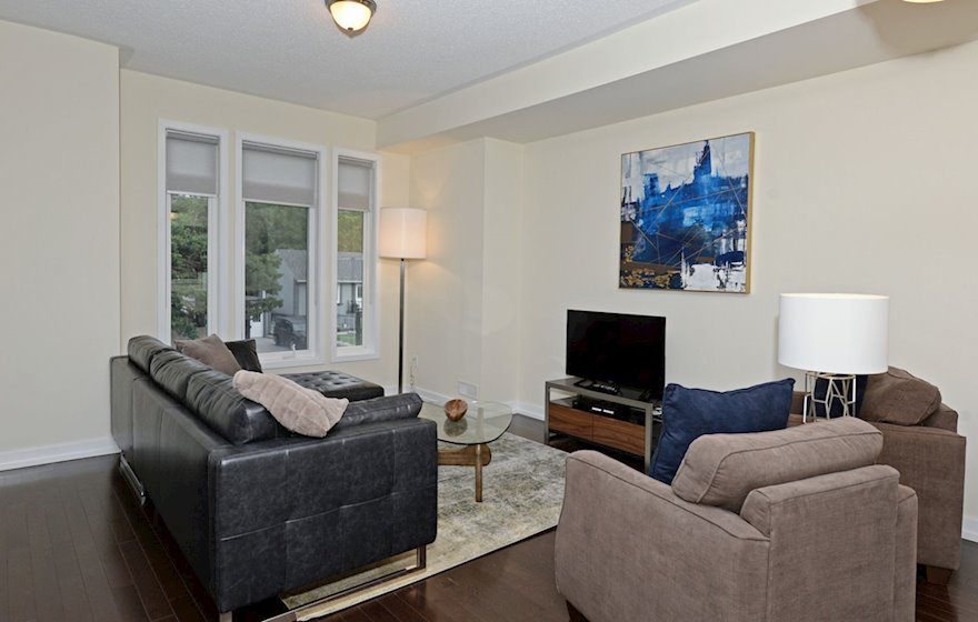 Living Room Free WiFi Fully Furnished Apartment Suite Pickering