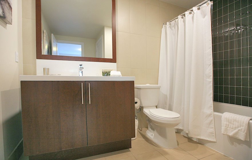 1722-Master Bathroom Soaker Tub Fully Furnished Apartment Suite North York