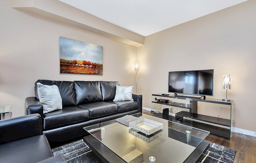 243 Arrita - Living Room Free WiFi Fully Furnished Apartment Suite Kanata